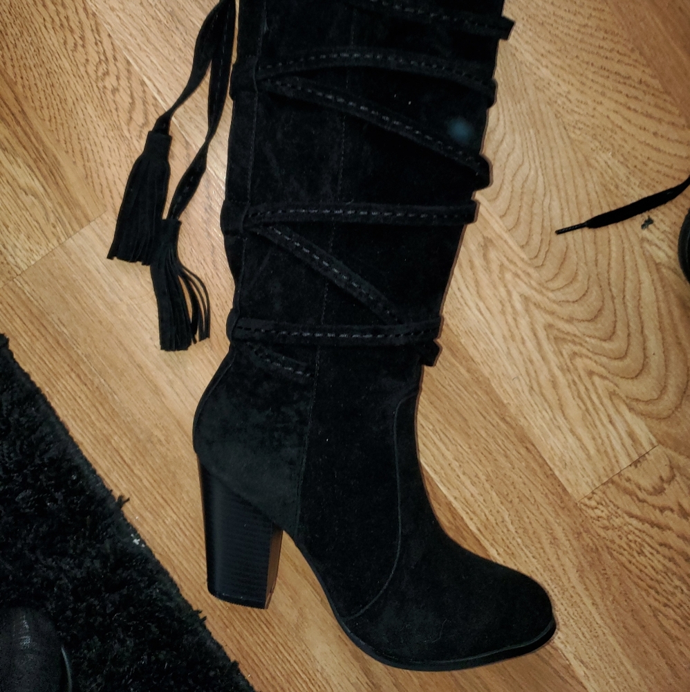 NEW Chunky Heeled Boot w/ Tassels